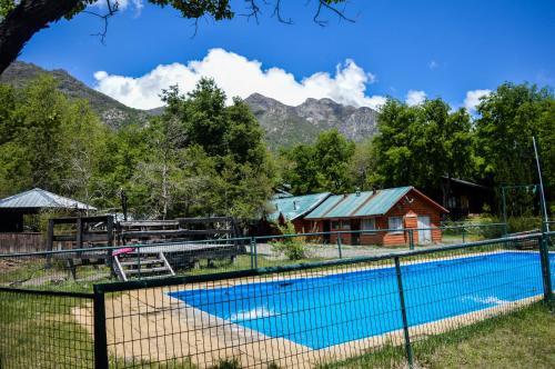 Albergue Hostal Y Caba�as Los �irres
