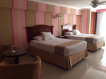 Hotel Plaza Colonial