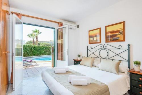 Cala'n Blanes Villa Sleeps 9 Pool Air Con Wifi