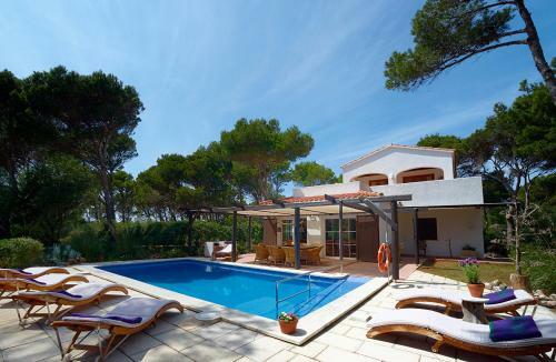 Cala Morell Villa Sleeps 10 Pool Wifi