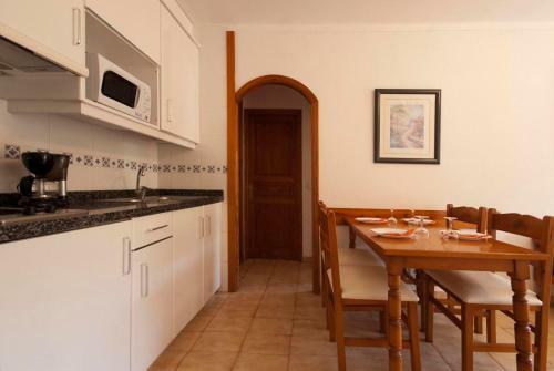Cala San Vicente Villa Sleeps 4 Pool T184178