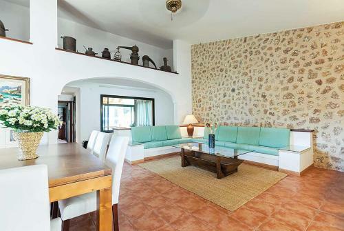 Cala San Vicente Villa Sleeps 10 Air Con Wifi