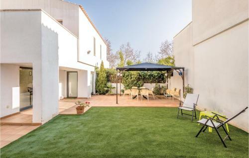Three-bedroom Holiday Home In Calafell
