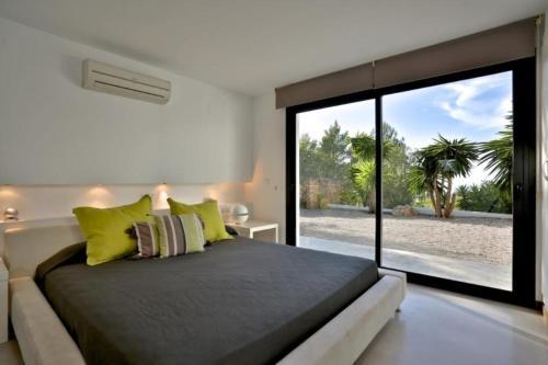 Cala Tarida Villa Sleeps 8 Pool Wifi