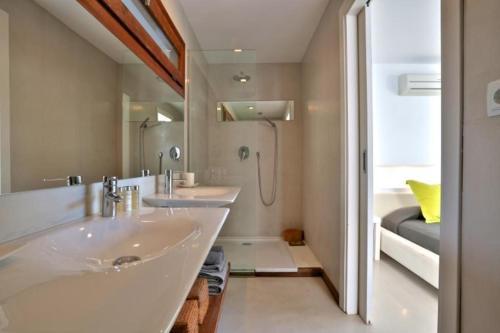 Cala Tarida Villa Sleeps 8 Pool Wifi