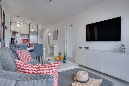 Modern 2 Bedroomed Apartment Los Cristianos Center
