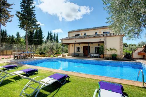 Arriate Villa Sleeps 8