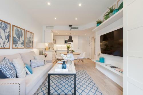 Luxury Frontal Sea 1 Bedroom Apartment Stylish