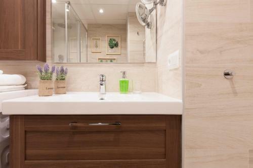Luxury Frontal Sea 1 Bedroom Apartment Stylish