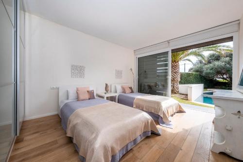 Villa White Pearl Binibeca - Lujo Moderno En Binibeca Para 9 Pax