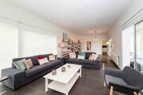 Villa White Pearl Binibeca - Lujo Moderno En Binibeca Para 9 Pax