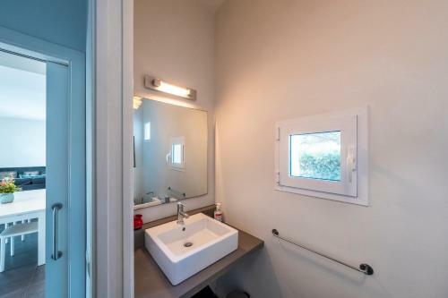 Villa White Pearl Binibeca - Lujo Moderno En Binibeca Para 9 Pax
