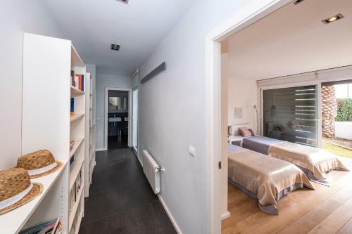 Villa White Pearl Binibeca - Lujo Moderno En Binibeca Para 9 Pax