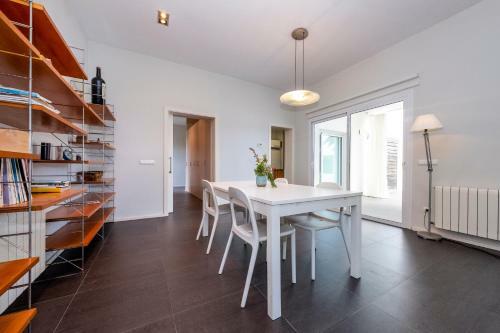 Villa White Pearl Binibeca - Lujo Moderno En Binibeca Para 9 Pax