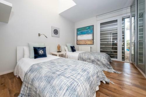 Villa White Pearl Binibeca - Lujo Moderno En Binibeca Para 9 Pax