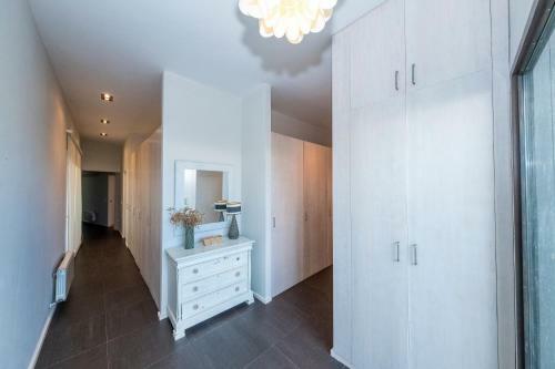 Villa White Pearl Binibeca - Lujo Moderno En Binibeca Para 9 Pax