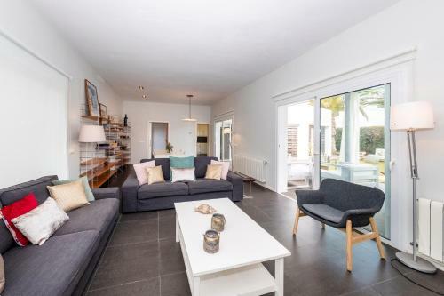 Villa White Pearl Binibeca - Lujo Moderno En Binibeca Para 9 Pax