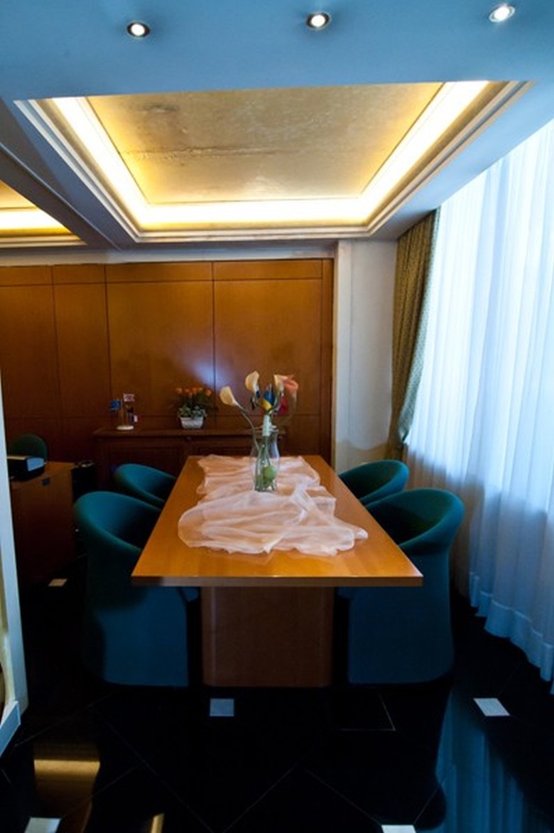 Oasis Hotel Apartments