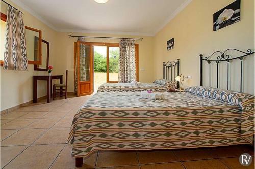 Cas Concos Villa Sleeps 11 Pool Air Con