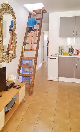 2 Floor House, Up To 6 Persons, Near Beach
