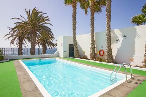 Costa Teguise Villa Sleeps 8 Pool Air Con Wifi
