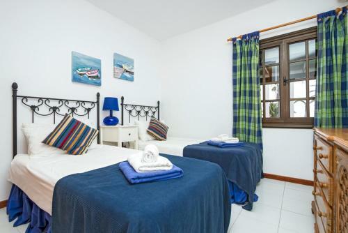 Costa Teguise Villa Sleeps 8 Pool Air Con Wifi