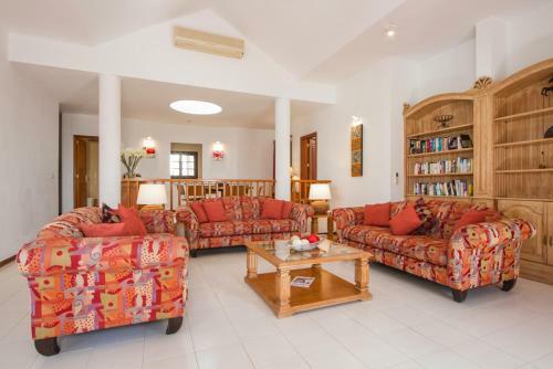 Costa Teguise Villa Sleeps 8 Pool Air Con Wifi