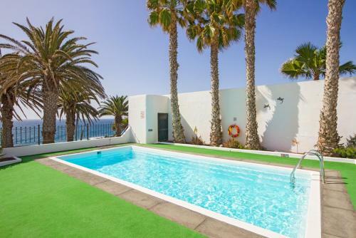 Costa Teguise Villa Sleeps 8 Pool Air Con Wifi