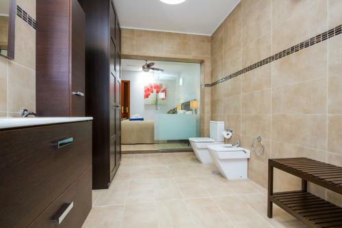 Costa Teguise Villa Sleeps 8 Pool Air Con Wifi