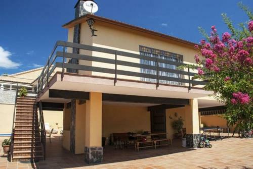 Cubelles Villa Sleeps 8 Pool Wifi