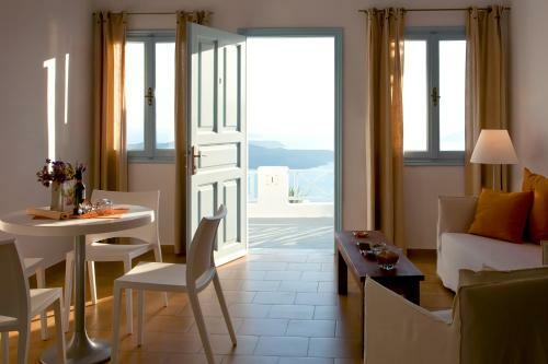 Hotel Manos Small World
