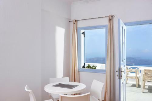 Hotel Manos Small World