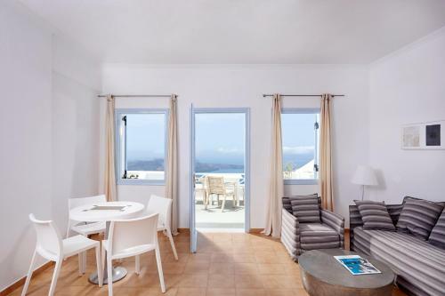 Hotel Manos Small World
