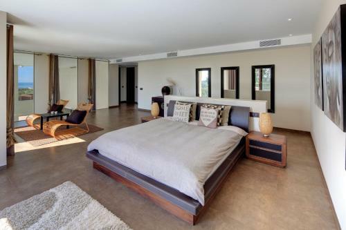 Contemporary Villa, Golf La Alquer�a, Benahavis, Marbella