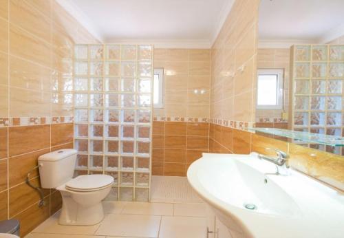 Urbanitzacio Montemar Villa Sleeps 8 Pool