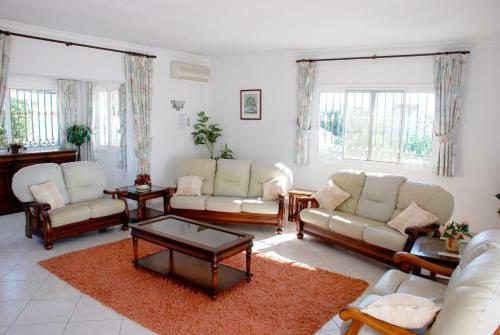 Fuengirola Villa Sleeps 15 Pool Air Con Wifi