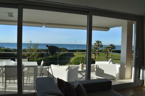 Luxurious Apartment In Front Of The Beach Gava Mar