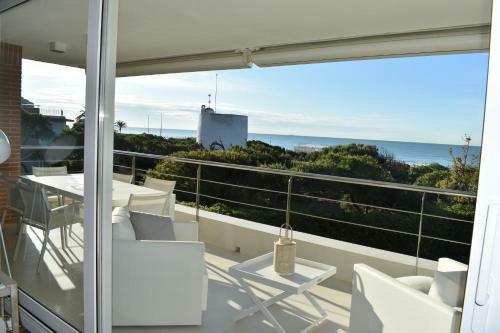 Luxurious Apartment In Front Of The Beach Gava Mar