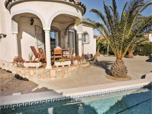 Three-bedroom Holiday Home In L'ametlla De Mar