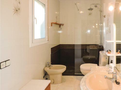 Three-bedroom Holiday Home In L'ametlla De Mar