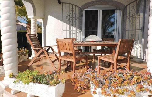 Three-bedroom Holiday Home In L'ametlla De Mar