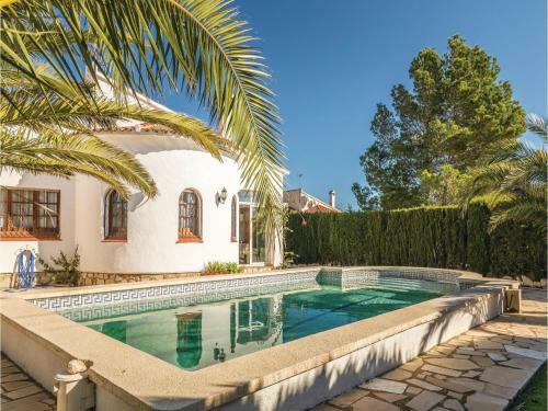 Three-bedroom Holiday Home In Ametlla De Mar