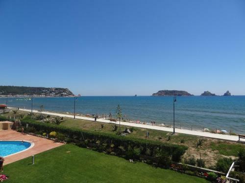 Manureva Apartment With Sea View