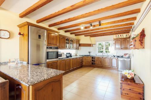 Orient - Excelent Villa In Marratx�