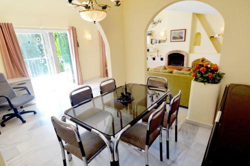 La Cala De Mijas Villa Sleeps 12 Pool Air Con Wifi