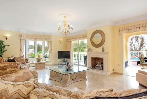 Riviera Del Sol Villa Sleeps 6 Air Con Wifi