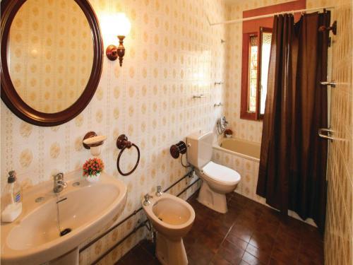 Four-bedroom Holiday Home In Torre de La Horadada
