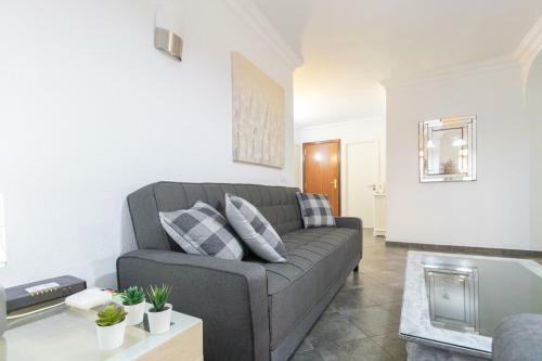 Central Square Apartment "with Sea Views"