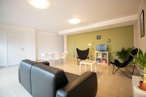 Hostal Huge Chalet To Share