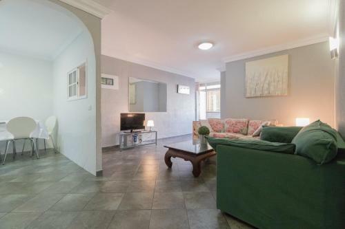 Central Square Apartment To Share "with Sea Views"